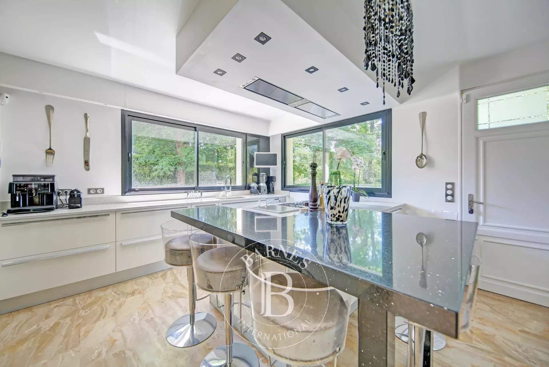 découvrez les prix pour une cuisine à vaucresson : estimation, conseils pour bien choisir votre cuisiniste, comparatif des tarifs et astuces pour réussir votre projet de cuisine sur mesure.