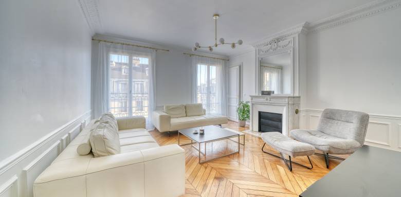 confiez la r&eacute;novation de votre appartement haussmannien &agrave; des experts et redonnez vie &agrave; votre int&eacute;rieur tout en pr&eacute;servant le charme et l&rsquo;&eacute;l&eacute;gance de l&rsquo;ancien. conseils, astuces et r&eacute;alisations pour un projet r&eacute;ussi.