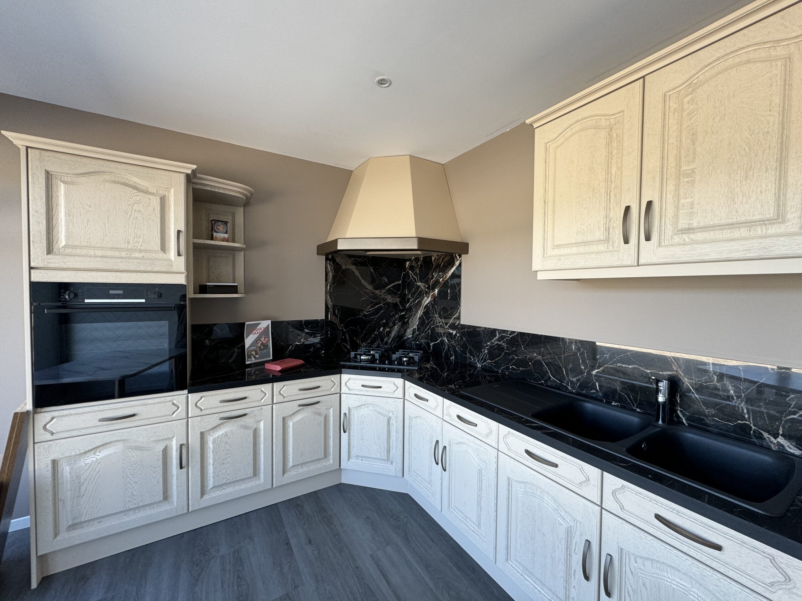 confiez la r&eacute;novation de votre cuisine &agrave; vaucresson &agrave; des professionnels qualifi&eacute;s. conseils personnalis&eacute;s, mat&eacute;riaux de qualit&eacute; et r&eacute;alisation sur-mesure pour une cuisine moderne et fonctionnelle.