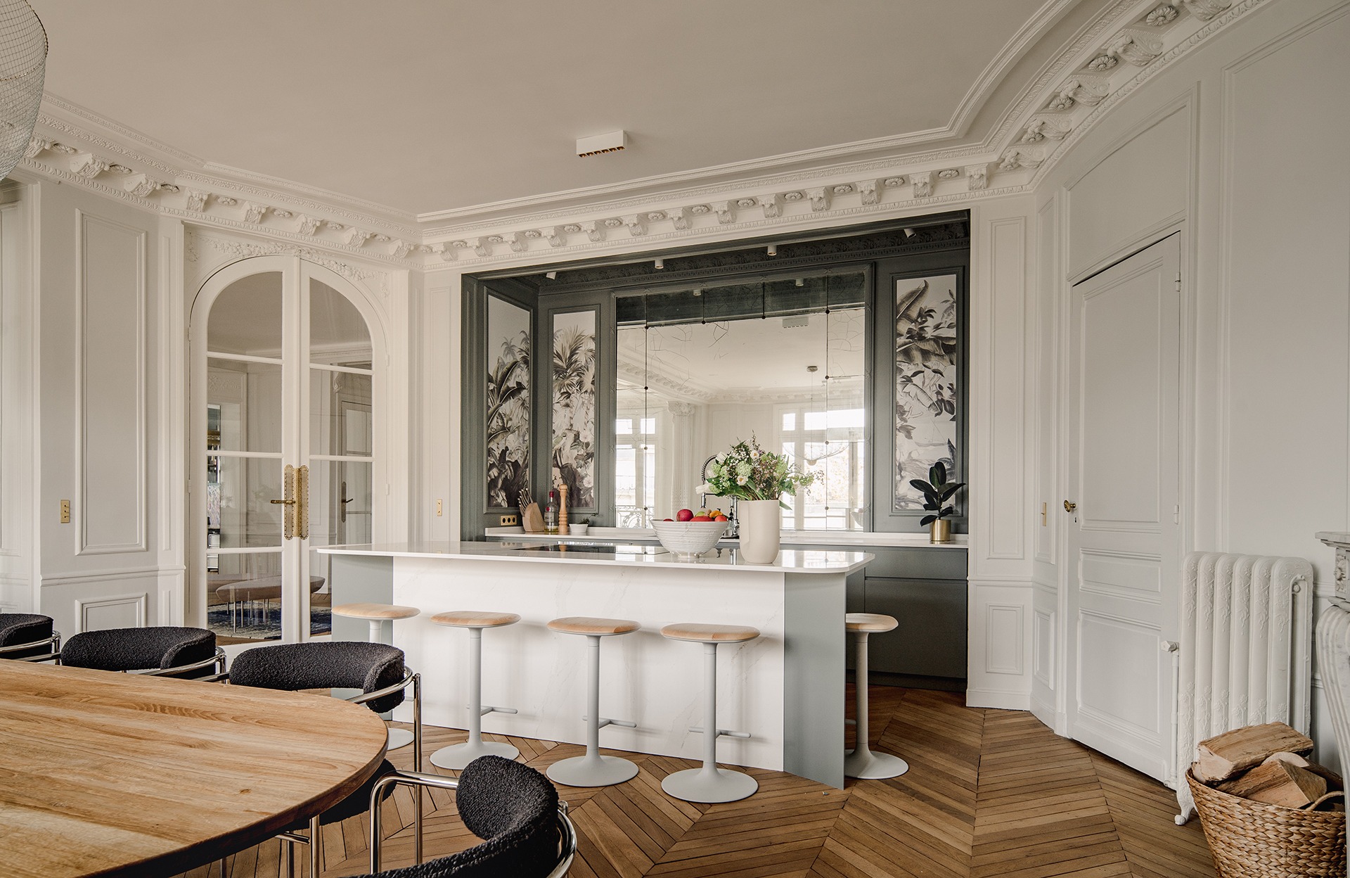 spécialistes de la rénovation haussmannienne, nous sublimons appartements et immeubles anciens avec élégance et respect du style d'origine. devis gratuit.