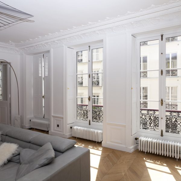 redonnez vie à votre appartement avec une rénovation haussmannienne alliant élégance classique et confort moderne. découvrez nos conseils, inspirations et solutions sur mesure pour préserver le charme d'origine tout en optimisant votre espace de vie.