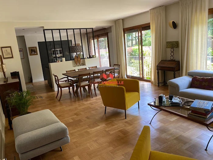 découvrez un studio à vaucresson idéal pour étudiants ou jeunes actifs, offrant confort, praticité et proximité des transports. parfait pour une vie paisible aux portes de paris !