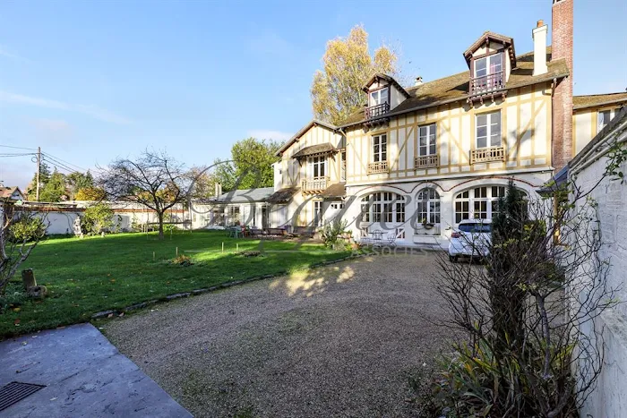 d&eacute;couvrez tous les services de travaux &agrave; vaucresson : r&eacute;novation, construction, entreprises qualifi&eacute;es et conseils pour r&eacute;ussir vos projets immobiliers dans la r&eacute;gion.